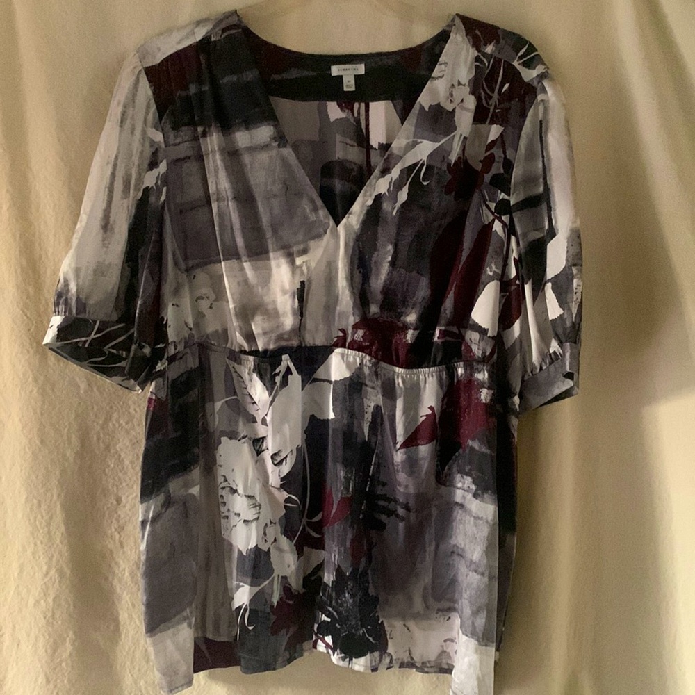 Woman’s 3X top by Semantics. New with tag. 93% silk.